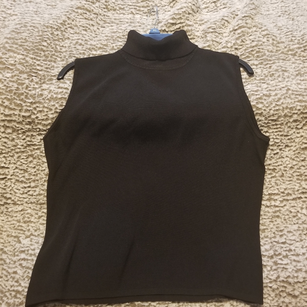 Sleeveless turtleneck sweater